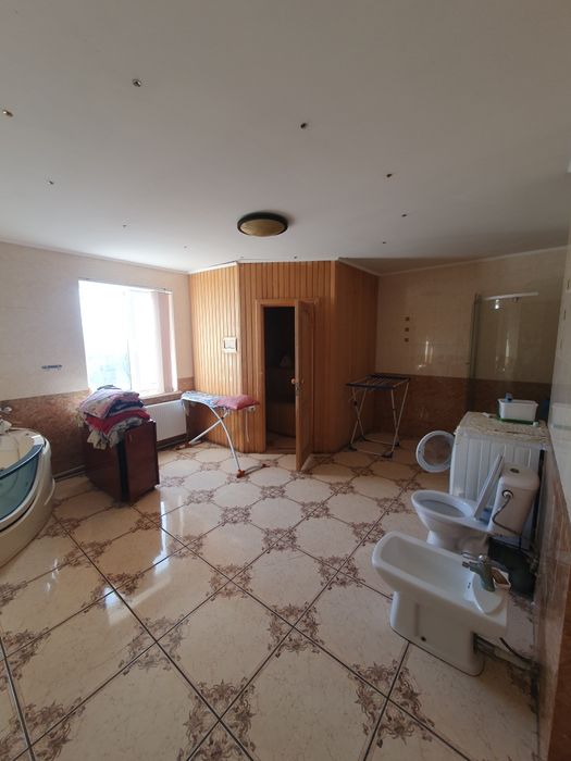 Продаётся добротный 3-х эт.дом в Константиновке для большой семьи.