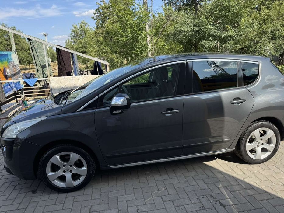 Peugeot 3008. 2012 рік