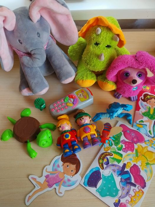 Игрушки музыкальные, развивающие.
