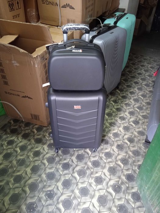 Walizka podróżna mała kabinowa na 4 kołach z ABS