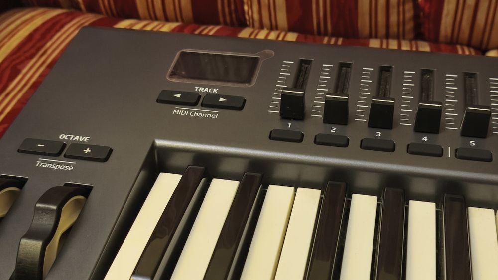 Teclado MIDI Novation Launchkey 61