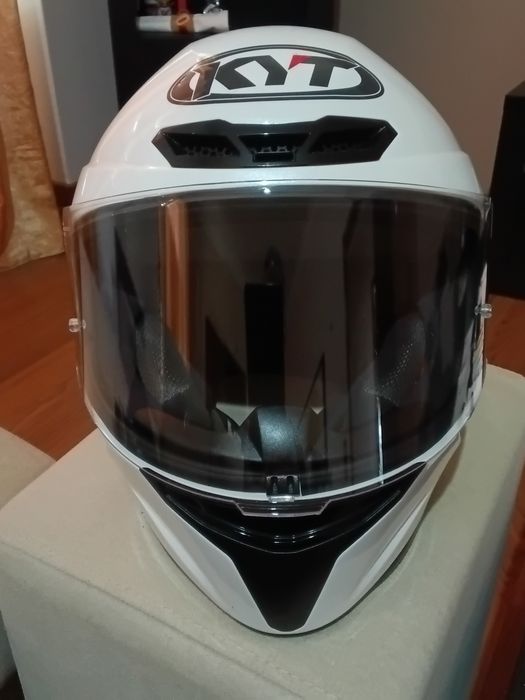 Capacete como NOVO.       Com horas de uso!