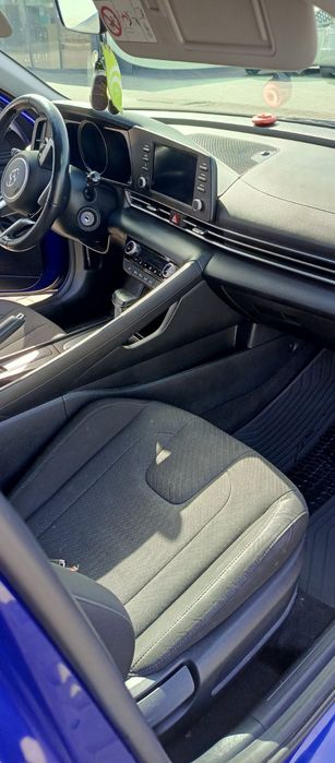 Автомобіль 2021 року