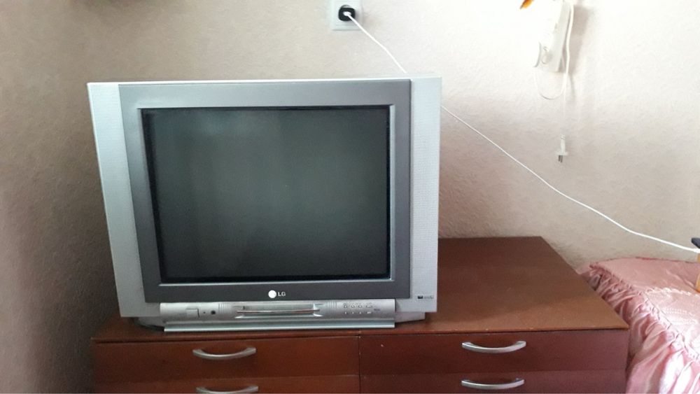 Срочно! Телевизор LG с пультом в хорошем рабочем состоянии