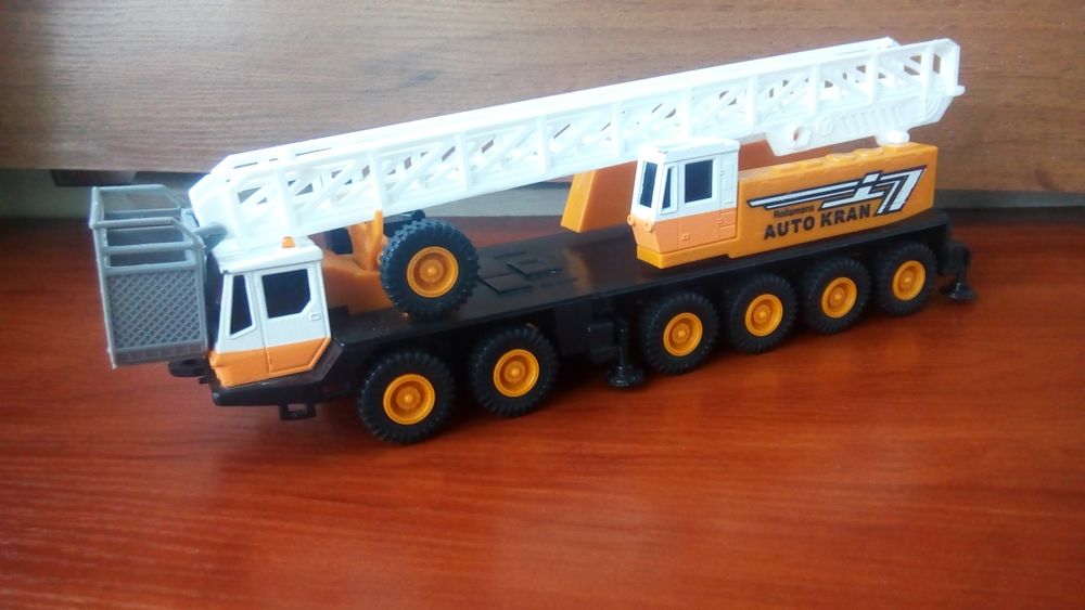 Колекційна модель автокрана