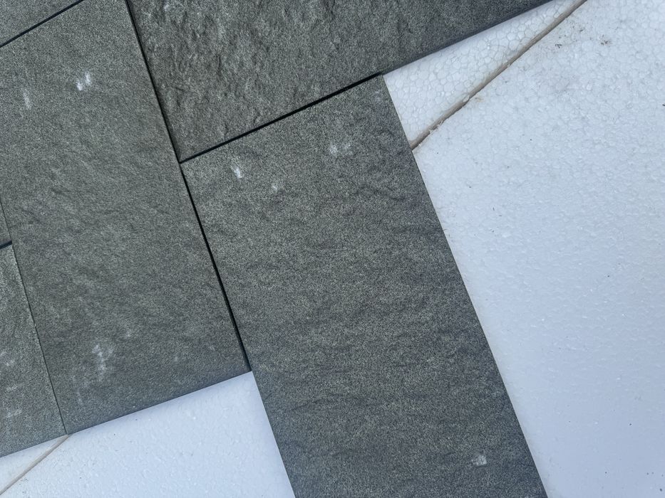 Sprzedam gres techniczny 15/30 struktura kamienia