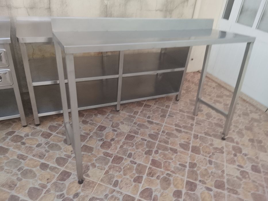 Bancada de apoio em inox em ótimo estado