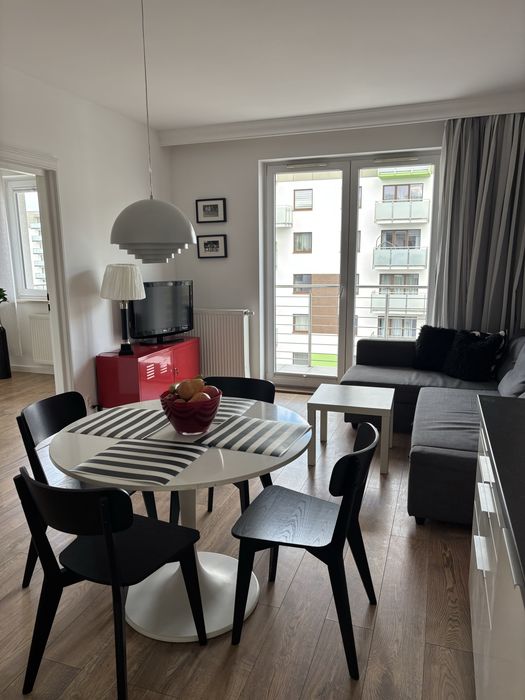 Bezposrednio, 2 pokoje, miejsce  parkingowe, piwnica , balkon 12 m