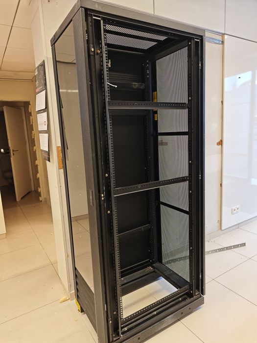 Szafa Rack IBM serwery