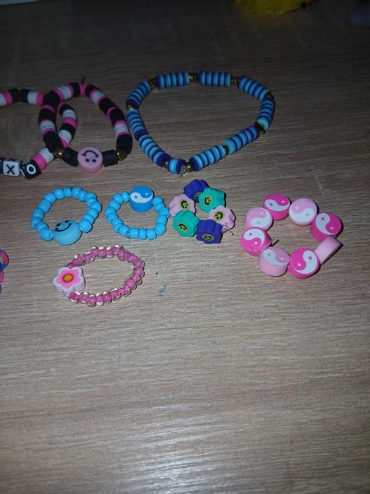 bransoletki z koralików i gumeczek