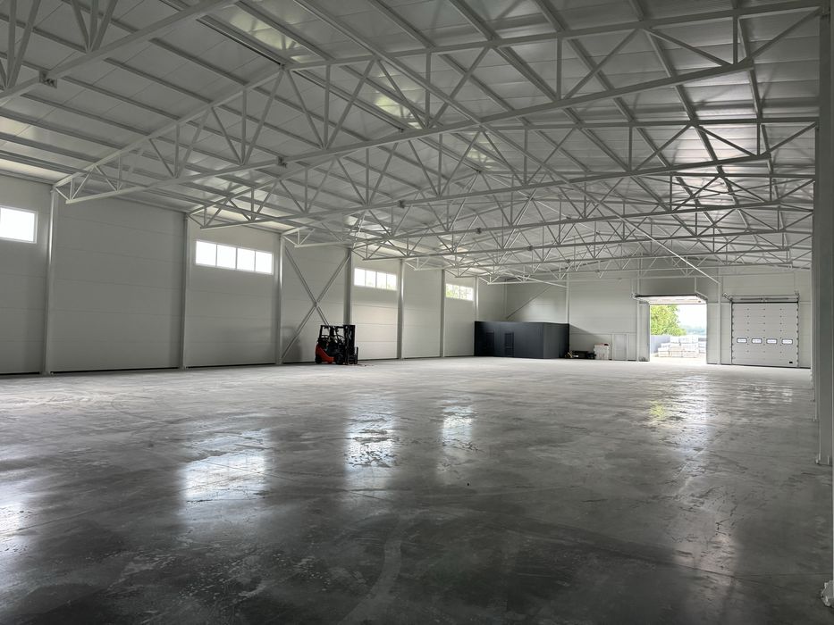 Продаж сучасного складського приміщення. 1200м², 42сот. в 7 км від Львова в с.Бартатів з прямим виїздом на логістичний шлях М11 Львів–Шегині.