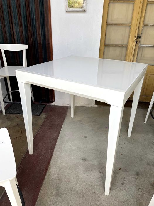 Mesa alta elegante + 4 cadeiras