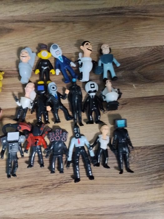 Sprzedam zestaw figurek