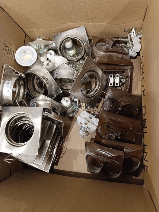 Oprawy halogenowe żarówki kontakty z demontażu