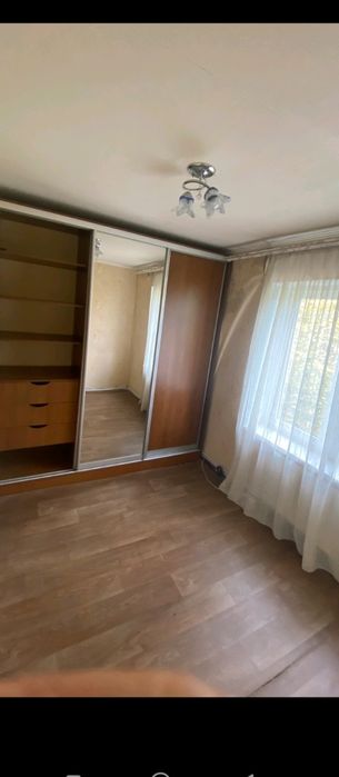 простора  чотирьох кімнатна  квартира