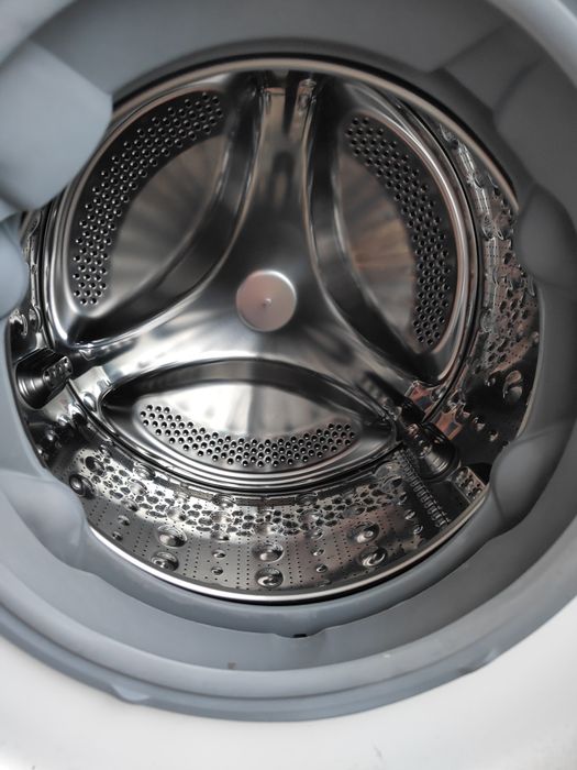 Máquina de lavar roupa como nova