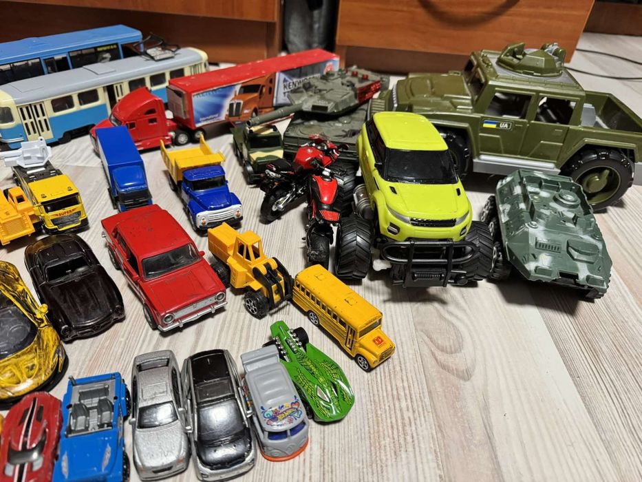 Машинки от маленьких до больших( 50шт)