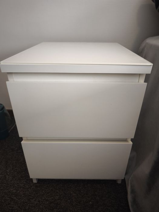Mesinha de Cabeceira IKEA com cobertura em vidro