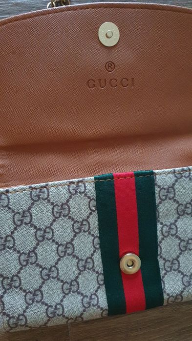 Carteira com corrente