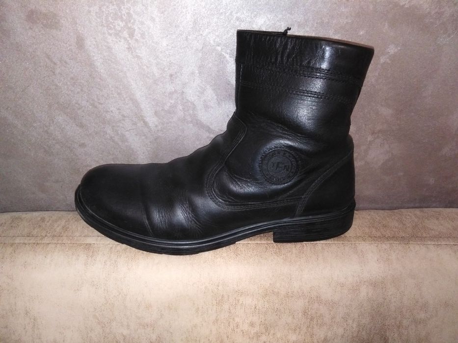 Зимние кожанные ботинки на натуральном меху