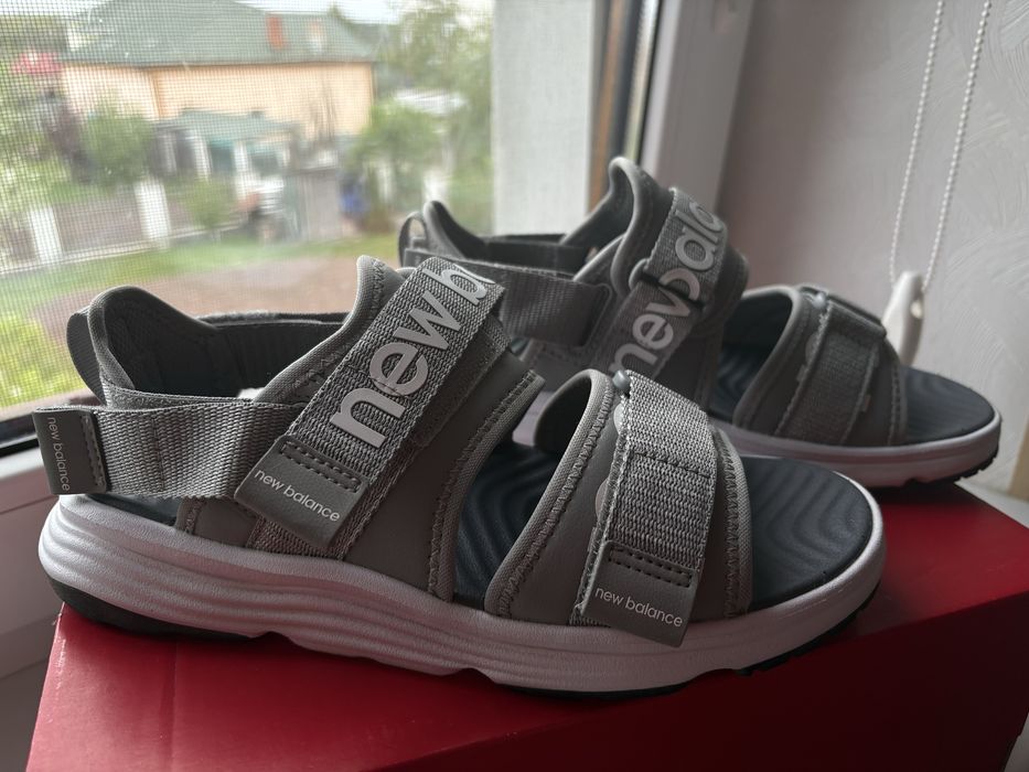 New Balance сандалі