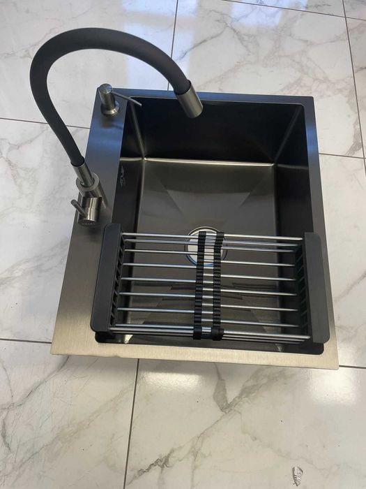 Мийка кухонна Lidz 6050 см чорна та змішувач Kraft гнучкий чорний