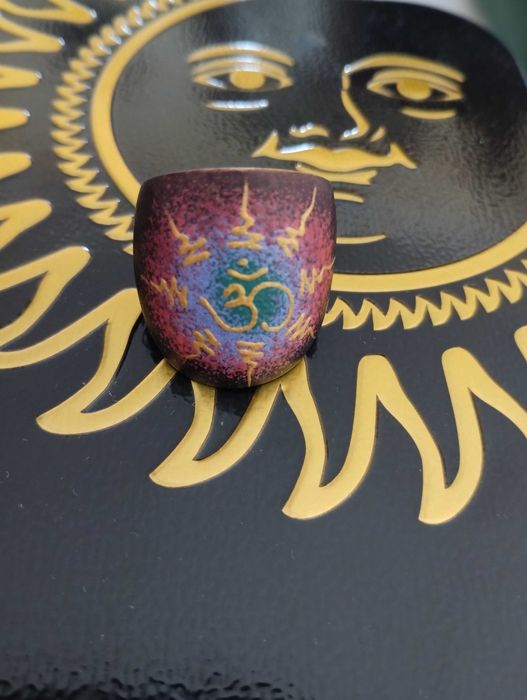 anel em madeira com Ohm