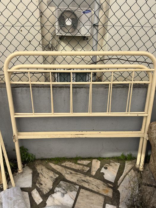 Cabeceira de cama em ferro – solteiro – cor creme