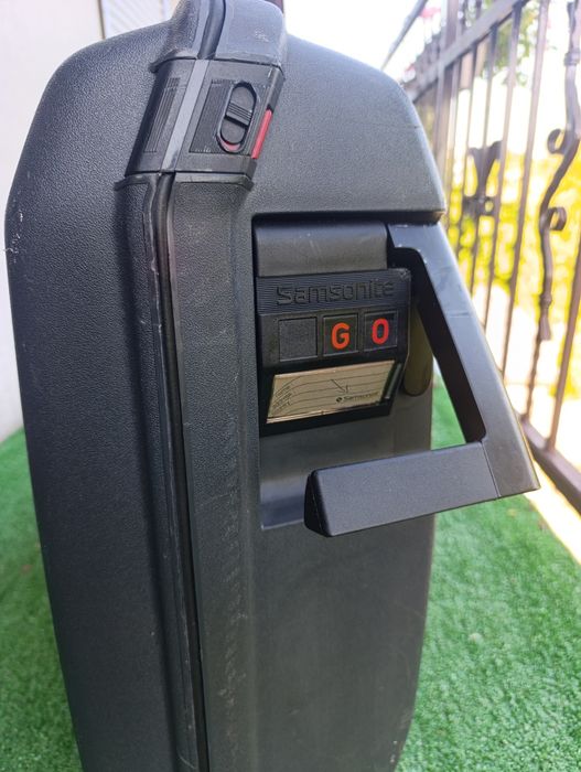 Walizka podróżna Samsonite ,, pancerna "