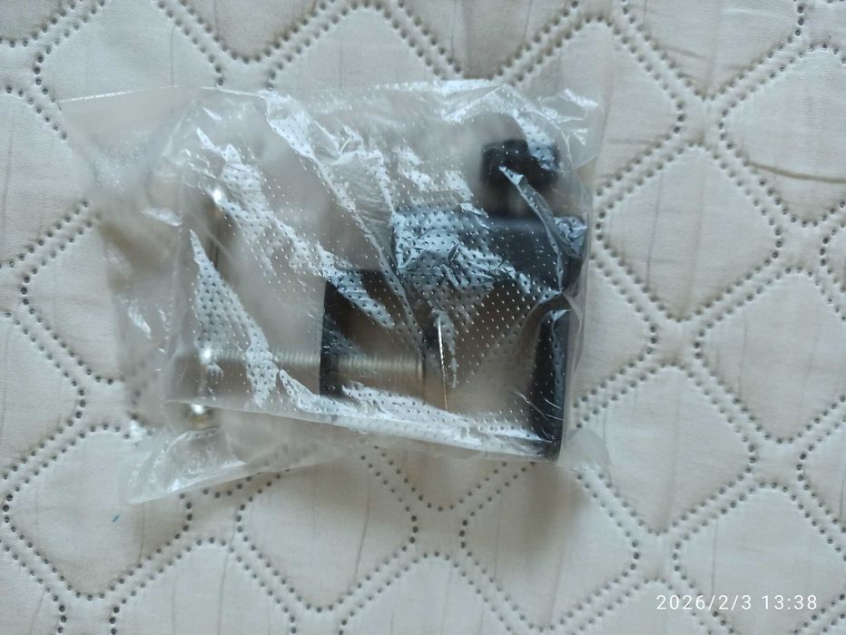 Лампа лупа светодиодная на струбцине.