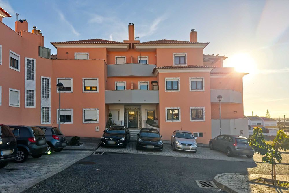 Apartamento T2 com 2 Varandas, Parqueamento e Arrecadação – No Centro de Mafra