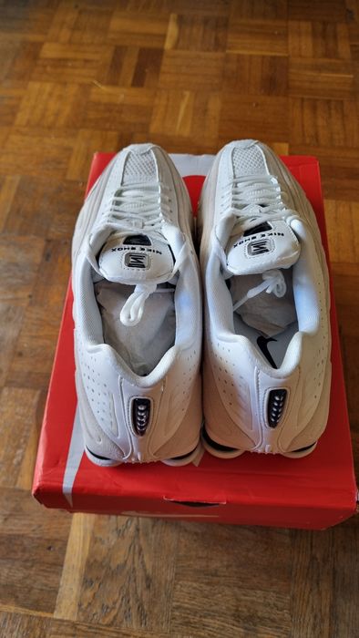 Ténis Nike Shox R4 Branco/Preto - Novos na Caixa (Tam 42)