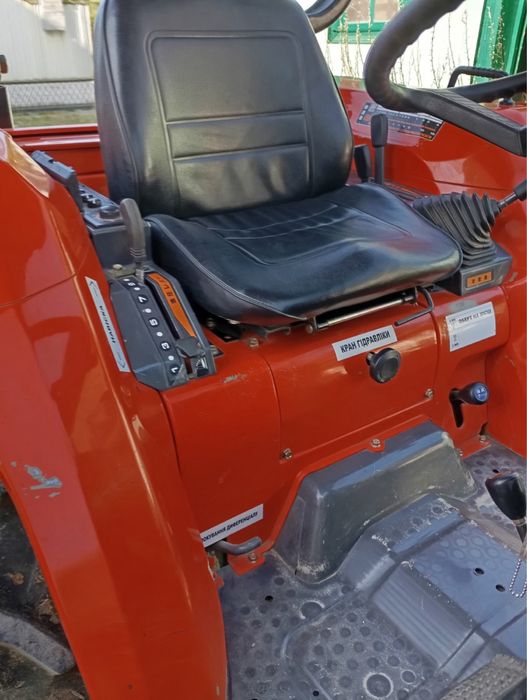 В ціну входить трактор Kubota GL-19, плуг, косарка та фриза