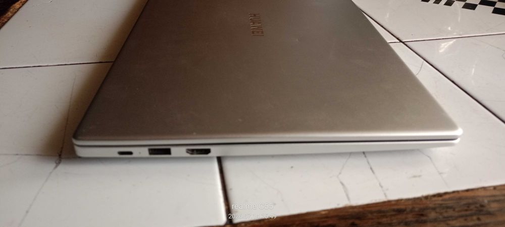sprzedam laptop HUAWEI BoM-WDQ9