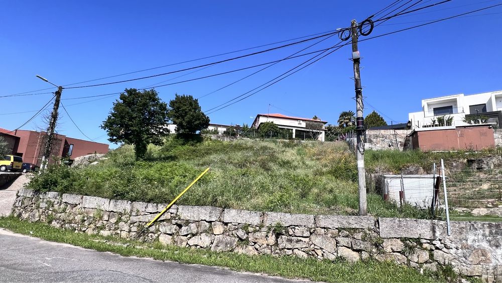 TERRENO Para Construçao ( LAMOSO - PAÇOS DE FERREIRA ) Murado em Pedra