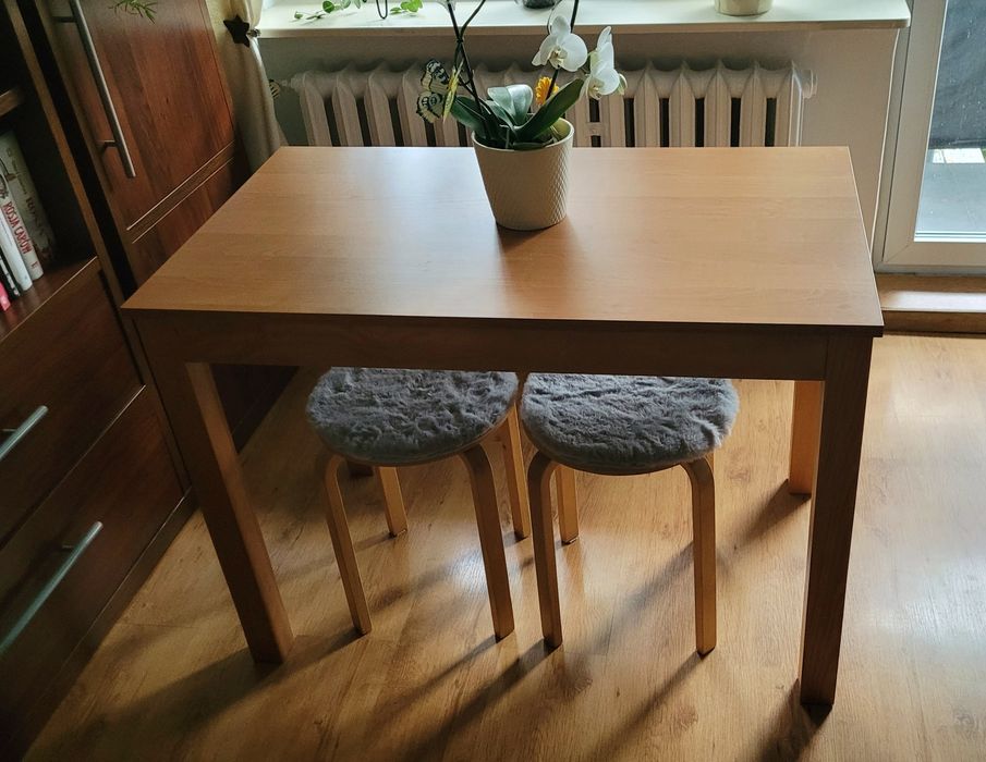 Stół do kuchni lub pokoju