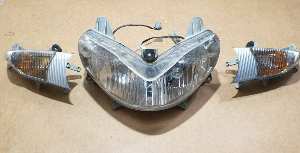 Фара передня Suzuki Burgman 200