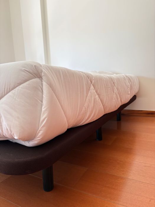 Sommier (estrado com pés)