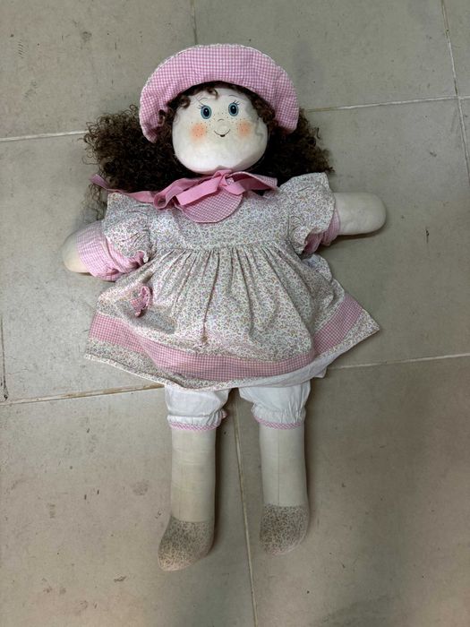 Boneca de Porcelana Fiona + Boneca antiga