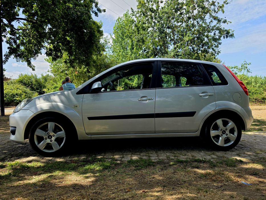 Ford Fiesta 1.25    2007/01      73 mil klm