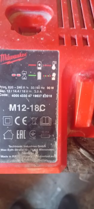 Продам зарядне мілуокі