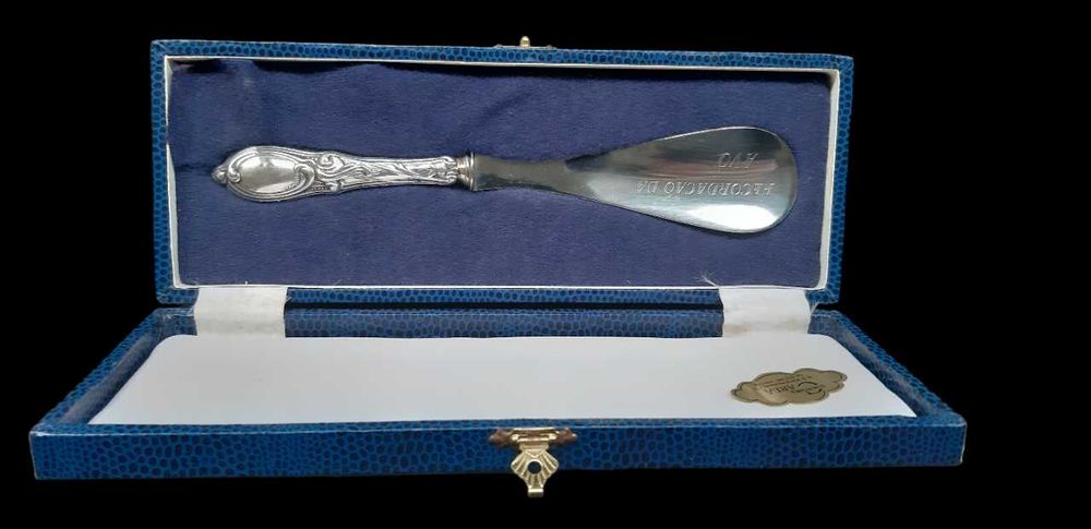 Calçadeira em Prata com caixa