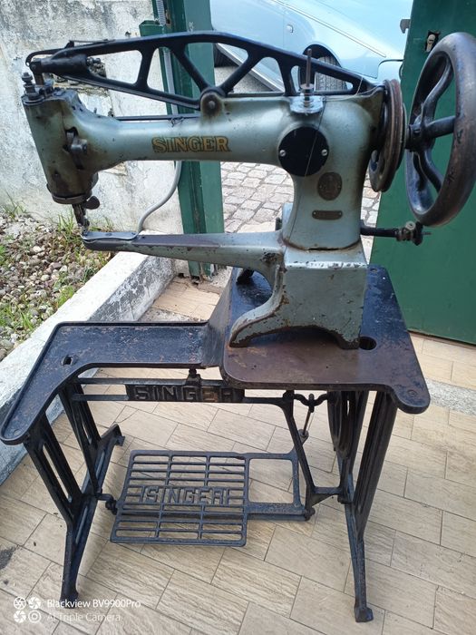 Aqui vai uma verdadeira máquina Singer de sapateiro