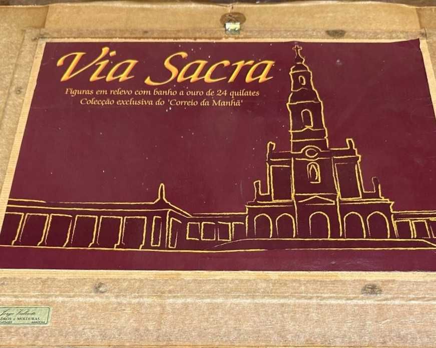 Quadro com a Via Sacra, que representa as etapas da Paixão de Cristo.