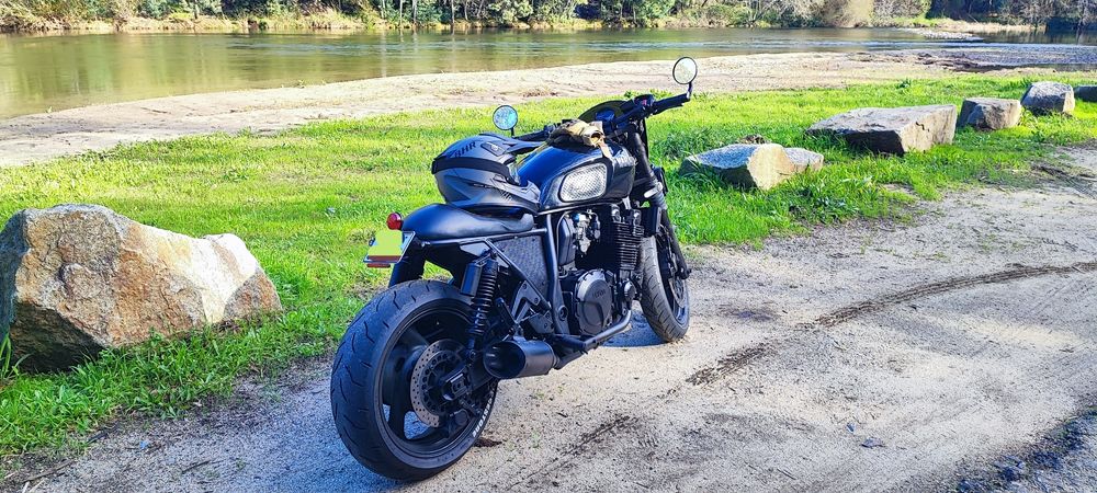 Yamaha XJR 1200.