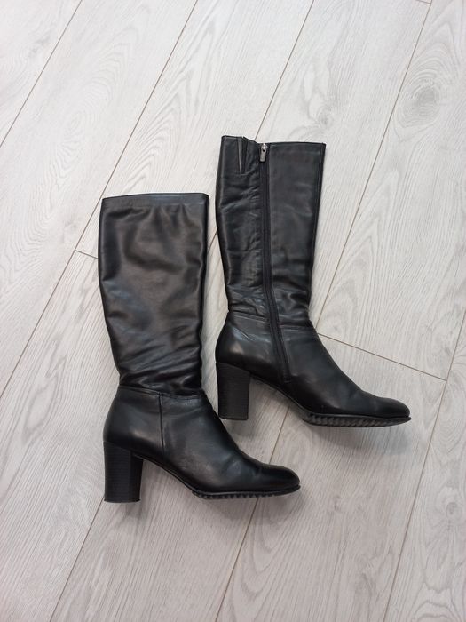 Чоботи шкіряні на підборах 38 розмір
