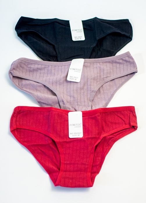 Детские трусы разного цвета