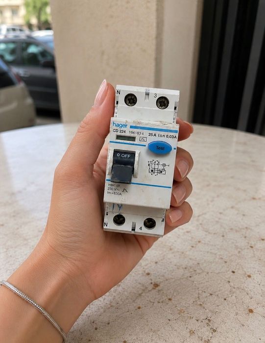 nterruptor Diferencial Hager CD224 25A 30mA – Usado e Funcional