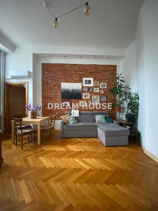 Klimatyczne 2 pokoje w kamienicy, Balkon, Centrum, Po remoncie, 56m2