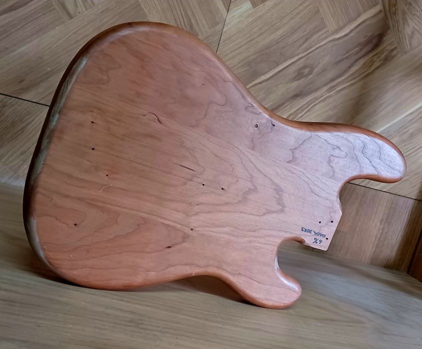 Precision Bass V - korpus do gitary